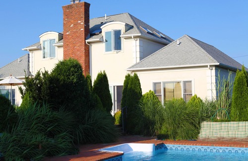 Water Mill House | Best sunsets in the Hamptons. This home has it all. Best location in Water Mill.