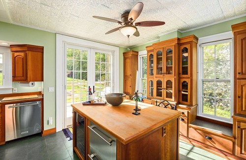 Roxbury House | BEST TOWN ROXBURY! PoshPadsCT"TOPHET 3BR"Ski,Heated Winter Pool/Spa,Bikes,GasBBQ