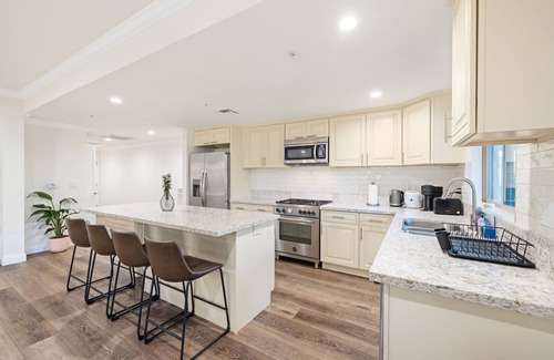 Lamanda Park Apartment | Best value 2b2b center of Pasadena