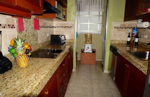 Puerto Aventuras Condo | Best Value in PA! 2 bedroom/2 bath, clean, quiet, concrete building.