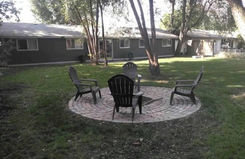 Collister House | Best Value in NW Boise- large backyard, fire pit, 10 min to downtown