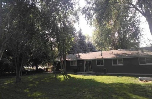 Collister House | Best Value in NW Boise- large backyard, fire pit, 10 min to downtown