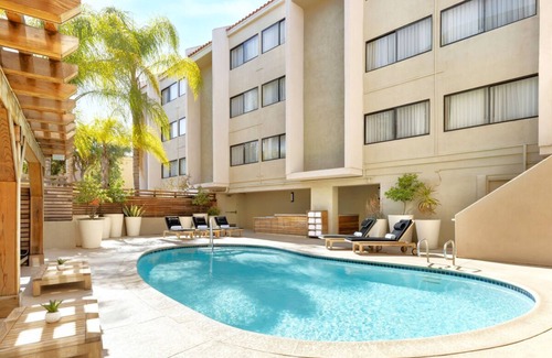 Calabasas House | Best Value, Quality Stay! 2 Convenient Units, Dog-friendly Property, Pool
