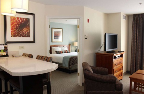Vancouver Hotel | Best Value, Quality Stay! Near Raymond E. Shaffer Park, Free Breakfast, Pool!