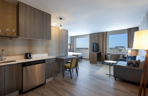 Xcumpich House | Best Value, Quality Stay! Free Breakfast and Parking, Pool, Pets Allowed