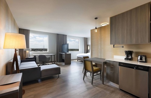Xcumpich House | Best Value, Quality Stay! Free Breakfast and Parking, Pool, Pets Allowed