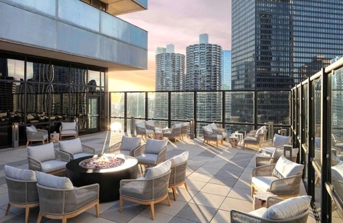 Streeterville House | Best Value, Quality Stay! Pets Allowed, Close to Chicago Riverwalk and The Cove