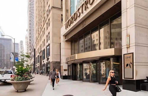 Streeterville House | Best Value, Quality Stay! Pets Allowed, Close to Chicago Riverwalk and The Cove