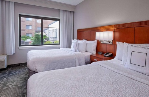 Eden Prairie Resort | Best Value, Quality Stay! Pets Allowed with Fee, Indoor Pool, Private Parking!