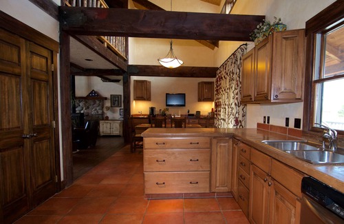 Livingston House | Best Value with amazing views close to town!