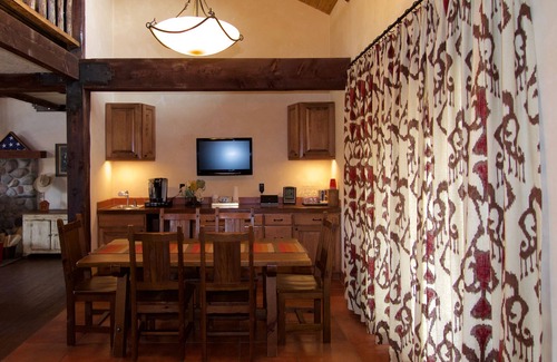 Livingston House | Best Value with amazing views close to town!
