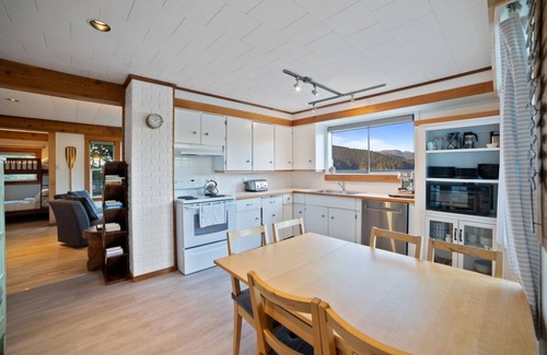 Port Renfrew House | Best View in Port Renfrew! Sauna + Hot Tub + Pet Friendly + Sleep 7