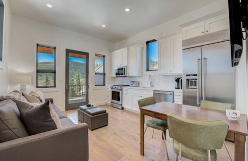 South Snyderville Basin House | Best Views and Location to Park City Mountain