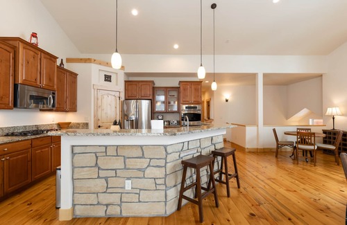 Evergreen Cabin | BEST VIEWS! Mountain Retreat—Saltwater HotTub/Firepit. Close to trails/Red Rocks