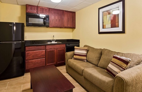 Brook Park Hotel | Best Western Airport Inn & Suites Cleveland