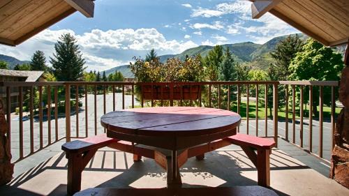 Glenwood Springs Hotel | Best Western Antlers at Glenwood Springs