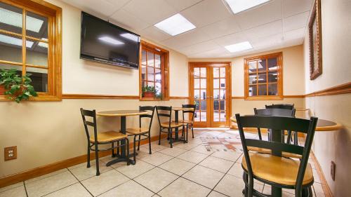 La Grange Hotel | Best Western Ashbury Inn