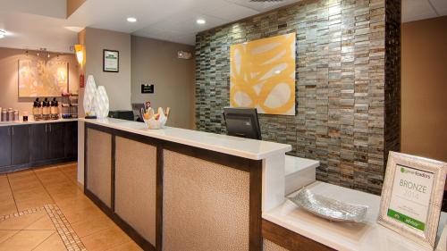 Auburndale Hotel | Best Western Auburndale Inn & Suites