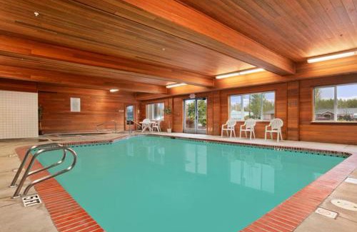 Wood Village Hotel | Best Western Cascade Inn & Suites