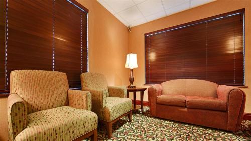 Wood Village Hotel | Best Western Cascade Inn & Suites