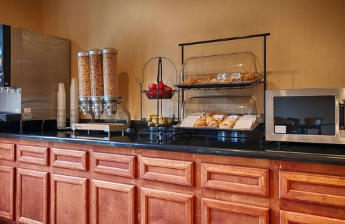 Cleveland Hotel | Best Western Cleveland Inn & Suites