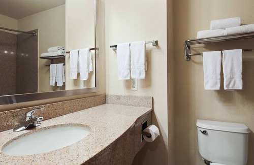 Cleveland Hotel | Best Western Cleveland Inn & Suites