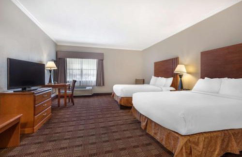 Mineral Wells Hotel | Best Western Club House Inn & Suites