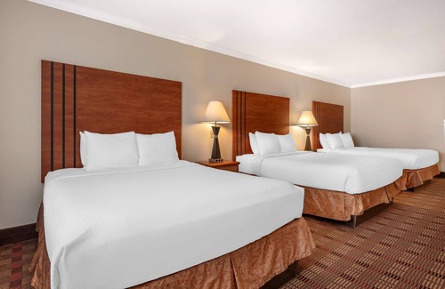 Mineral Wells Hotel | Best Western Club House Inn & Suites