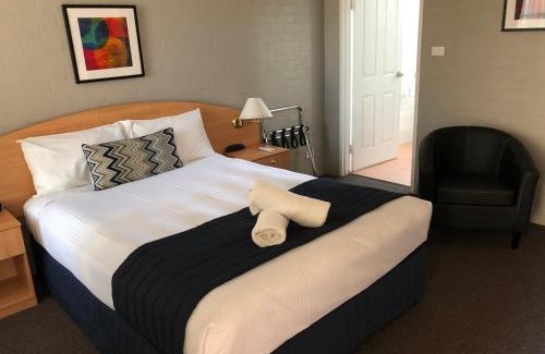Kelso Hotel | Best Western Coachman's Inn Motel
