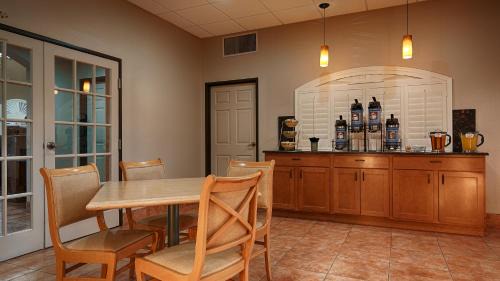 Globe Hotel | Best Western Copper Hills Inn