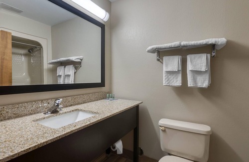 Seven Oaks Hotel | Best Western Executive Inn & Suites