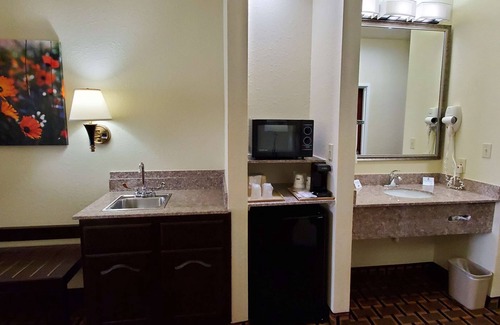 Madisonville Hotel | Best Western Executive Inn & Suites