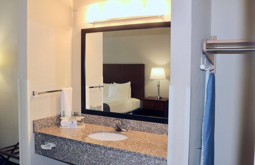Fostoria Hotel | Best Western Fostoria Inn & Suites