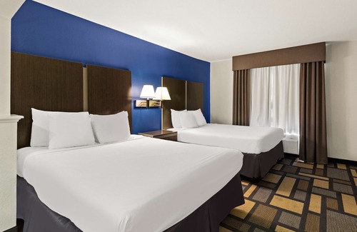 Woodlake - Briar Meadow Hotel | Best Western Galleria Inn & Suites