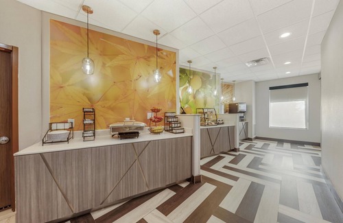 La Vernia Hotel | Best Western Green Oaks Inn & Suites