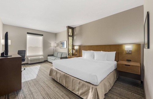 La Vernia Hotel | Best Western Green Oaks Inn & Suites