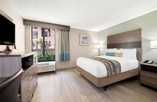Villas on the Green Hotel | Best Western Intracoastal Inn