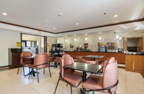 Westmont Hotel | Best Western Oakbrook Inn