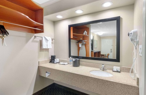 Five Points Northeast Hotel | Best Western Oxnard Inn