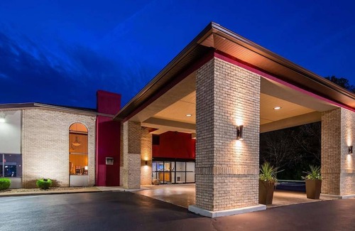 North Canton Hotel | Best Western Plus North Canton Inn & Suites