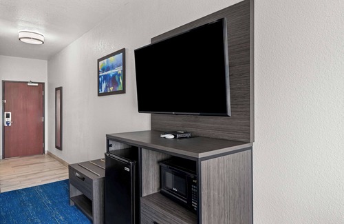 Big Spring Hotel | Best Western Palace Inn & Suites