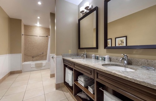 Cornwall Hotel | Best Western Parkway Inn & Conference Centre