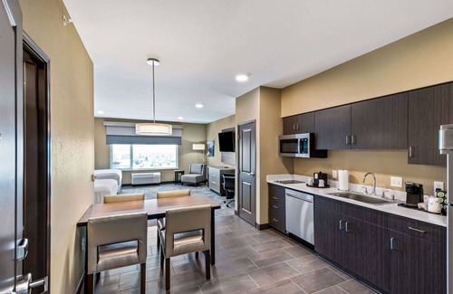 West Colorado Springs Hotel | Best Western Plus Fillmore Inn & Suites