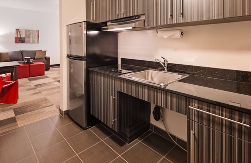 North Industrial Hotel | Best Western Plus Airport Inn & Suites