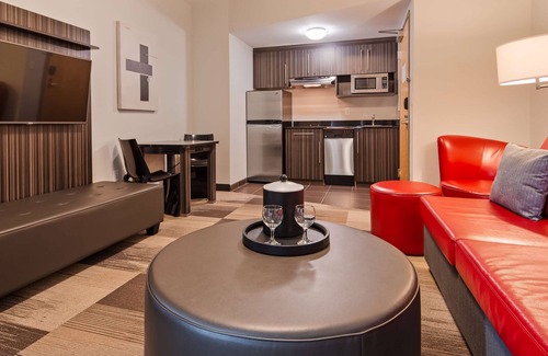 North Industrial Hotel | Best Western Plus Airport Inn & Suites