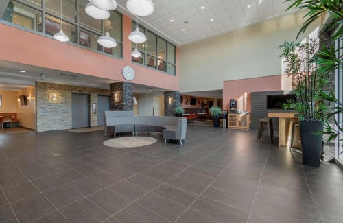 North Industrial Hotel | Best Western Plus Airport Inn & Suites