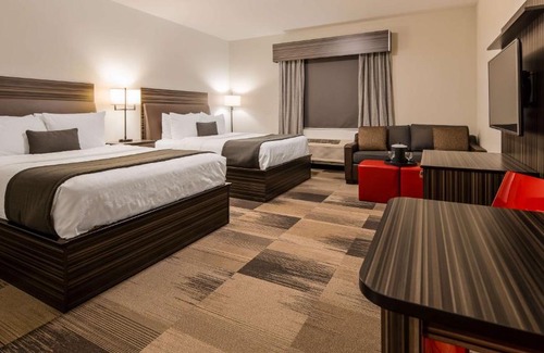 North Industrial Hotel | Best Western Plus Airport Inn & Suites