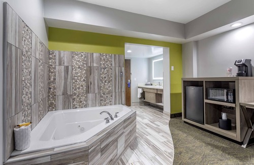 Pigeon Forge Hotel | Best Western Plus Apple Valley Lodge Pigeon Forge