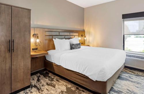 Bourbonnais Hotel | Best Western Plus Bourbonnais Hotel & Suites