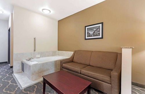 Burleson Hotel | Best Western Plus Burleson Inn & Suites
